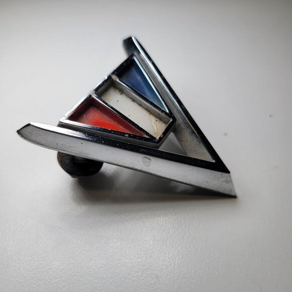 60s Emblem Chevrolet Chevelle Impala El Camino V Fender 3840317-2 Chrome Red - Picture 10 of 10